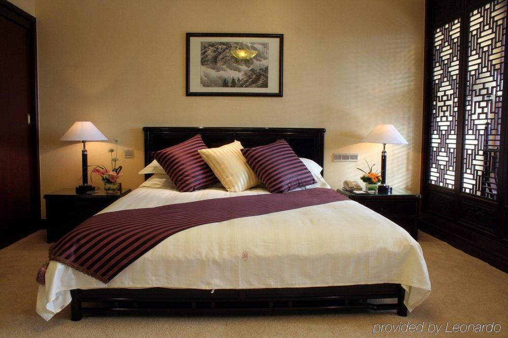 Hotel Donghu 5*
