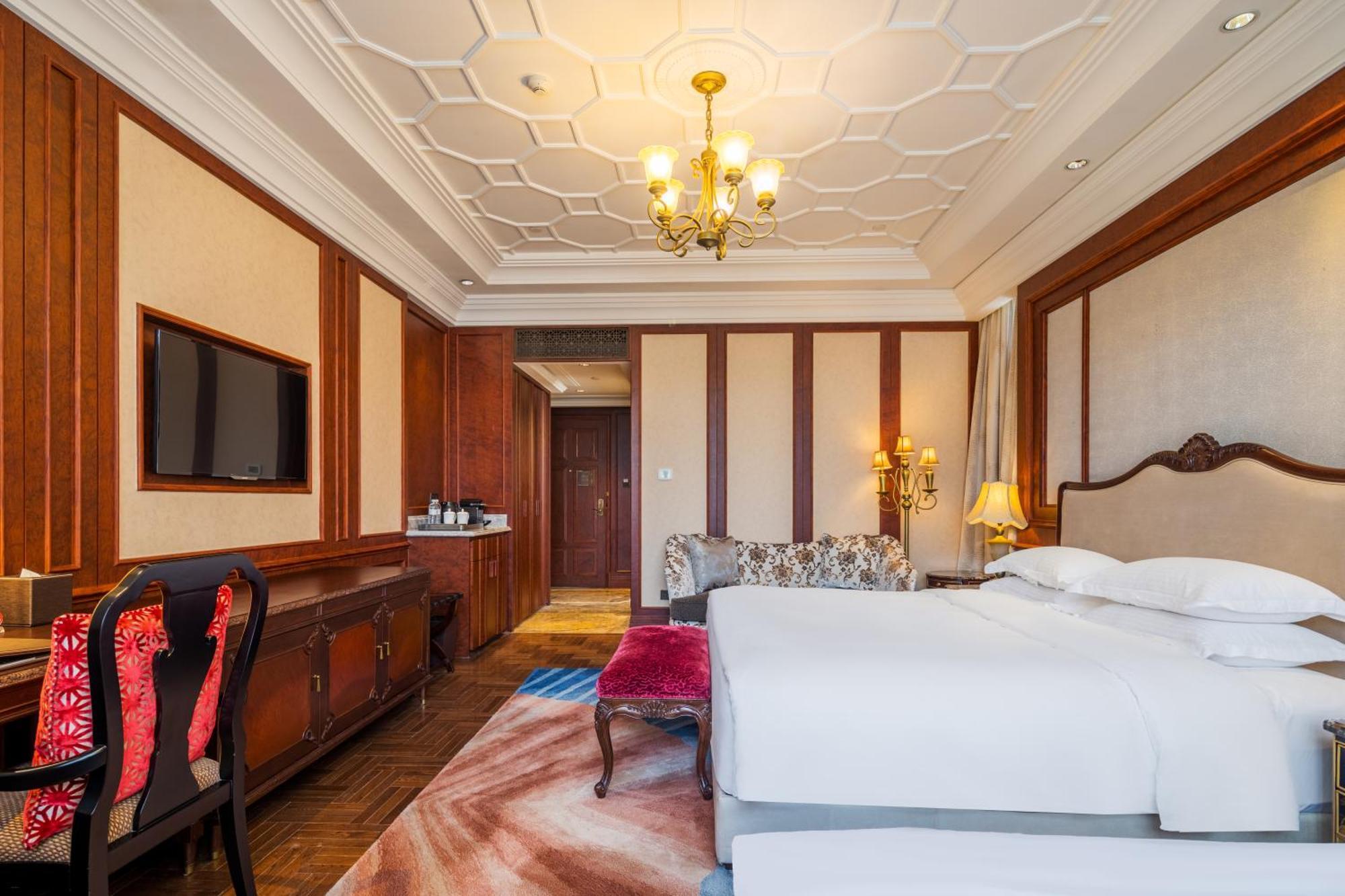 Donghu Hotel 5*