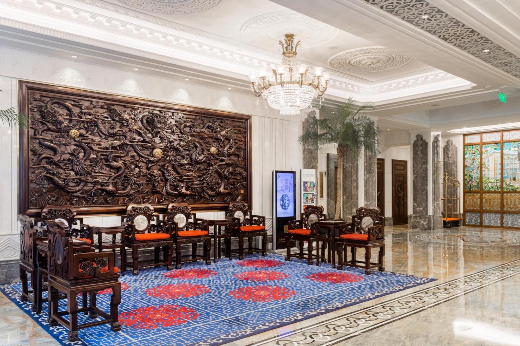 Hotel Donghu 5*