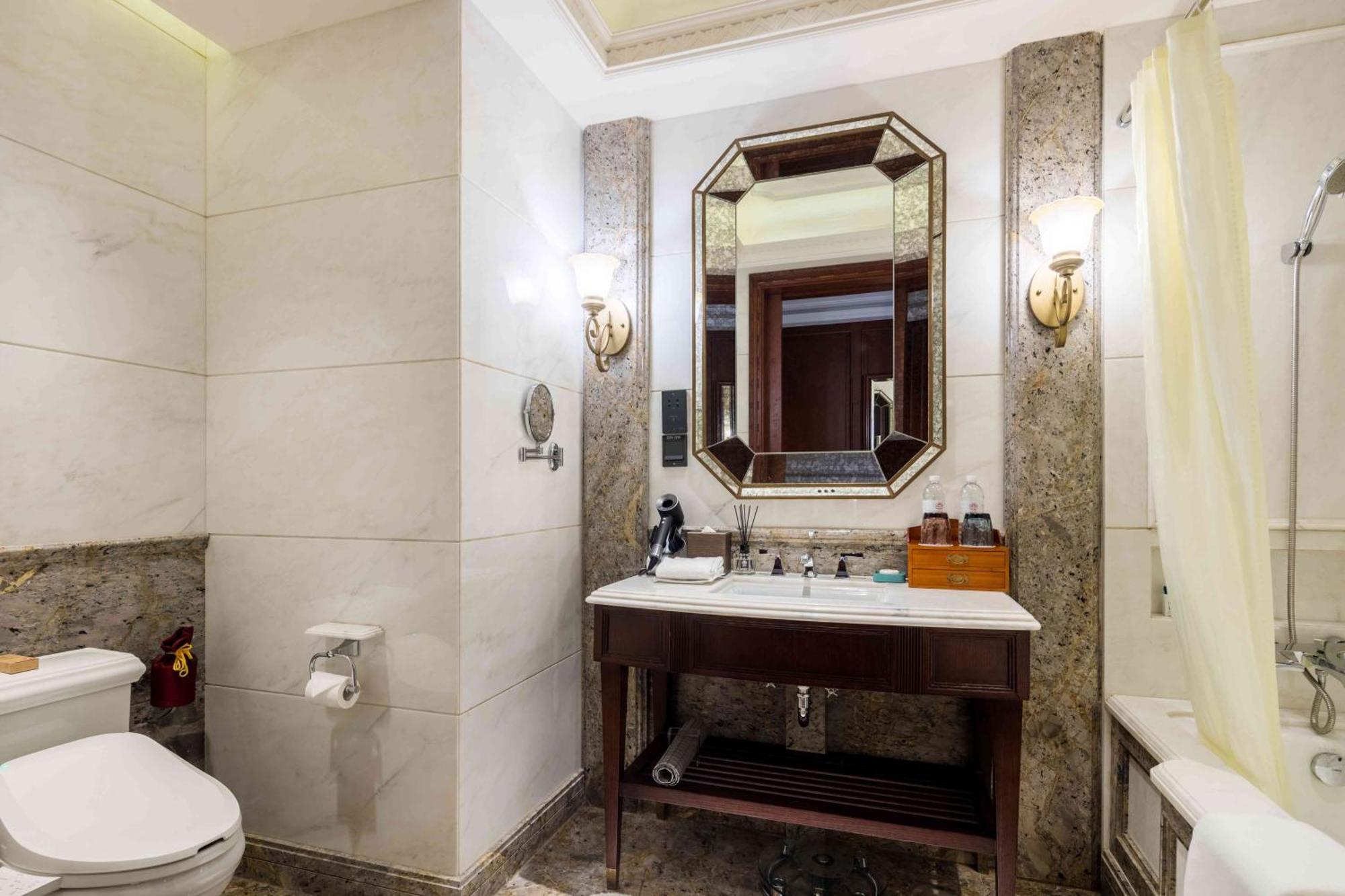 Donghu 5* Shanghai