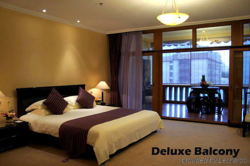 Hotel Donghu 5*