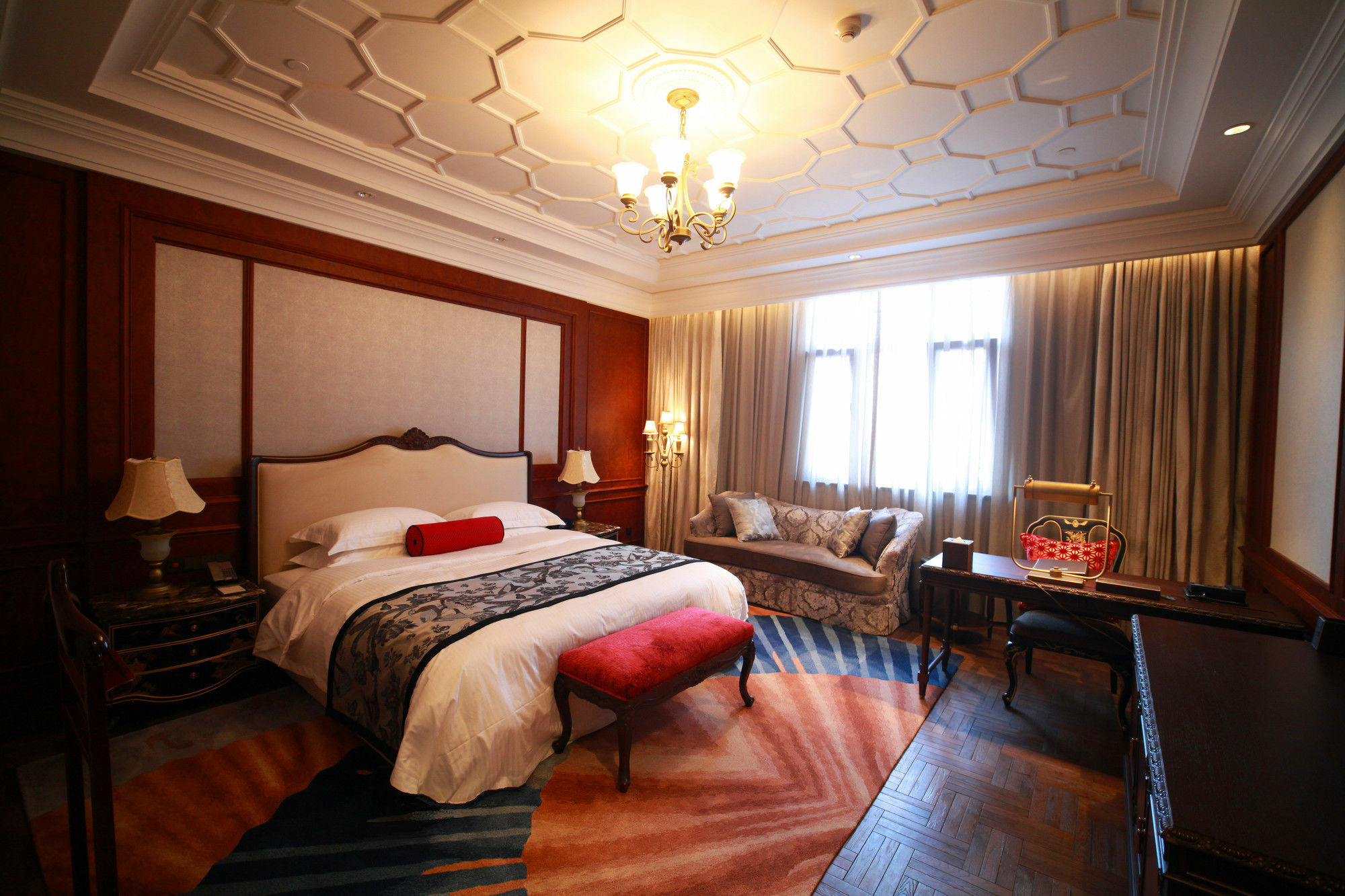Donghu Hotel 5*